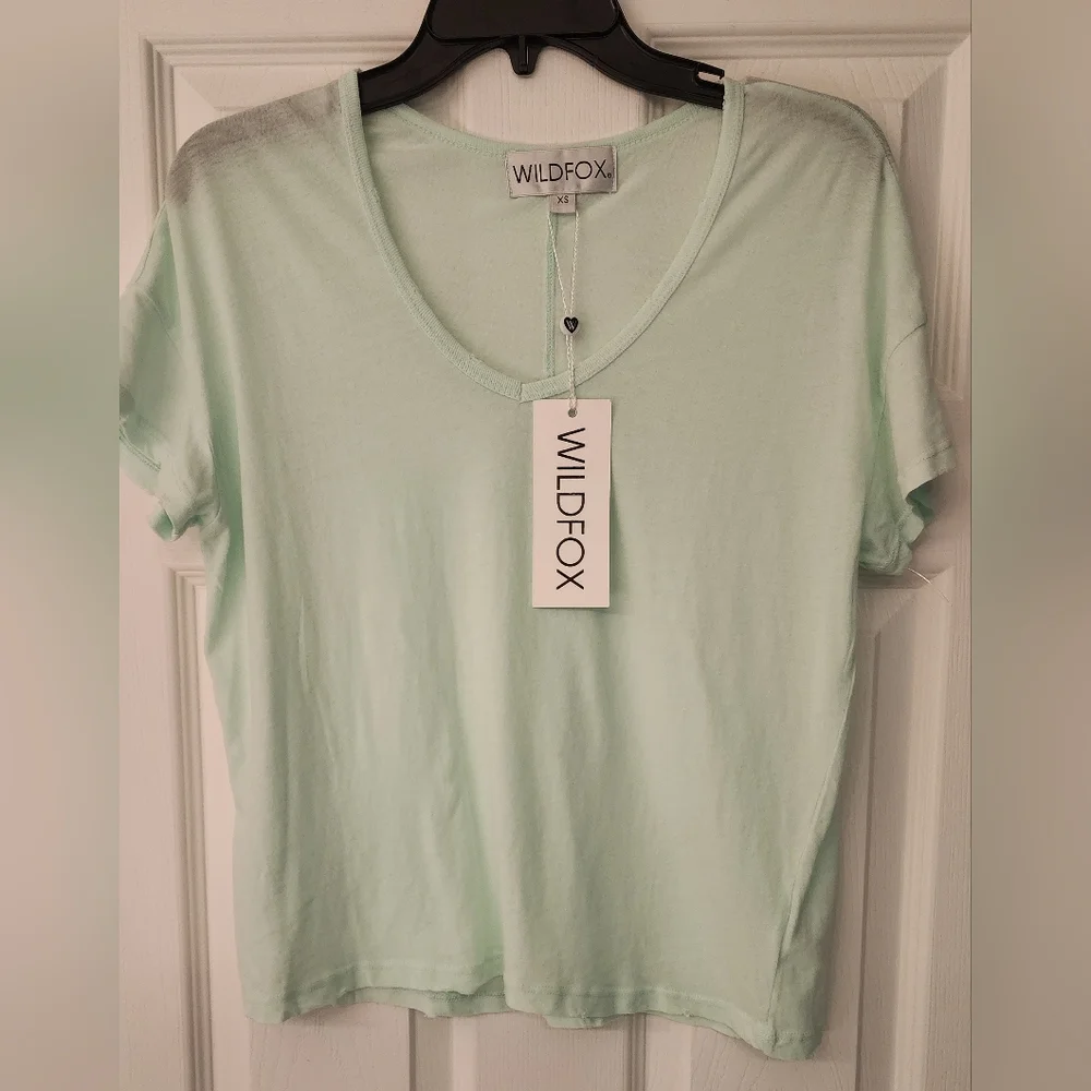 WILDFOX Chrissy V Neck Tee in mint green Size XS - Picture 2 of 7